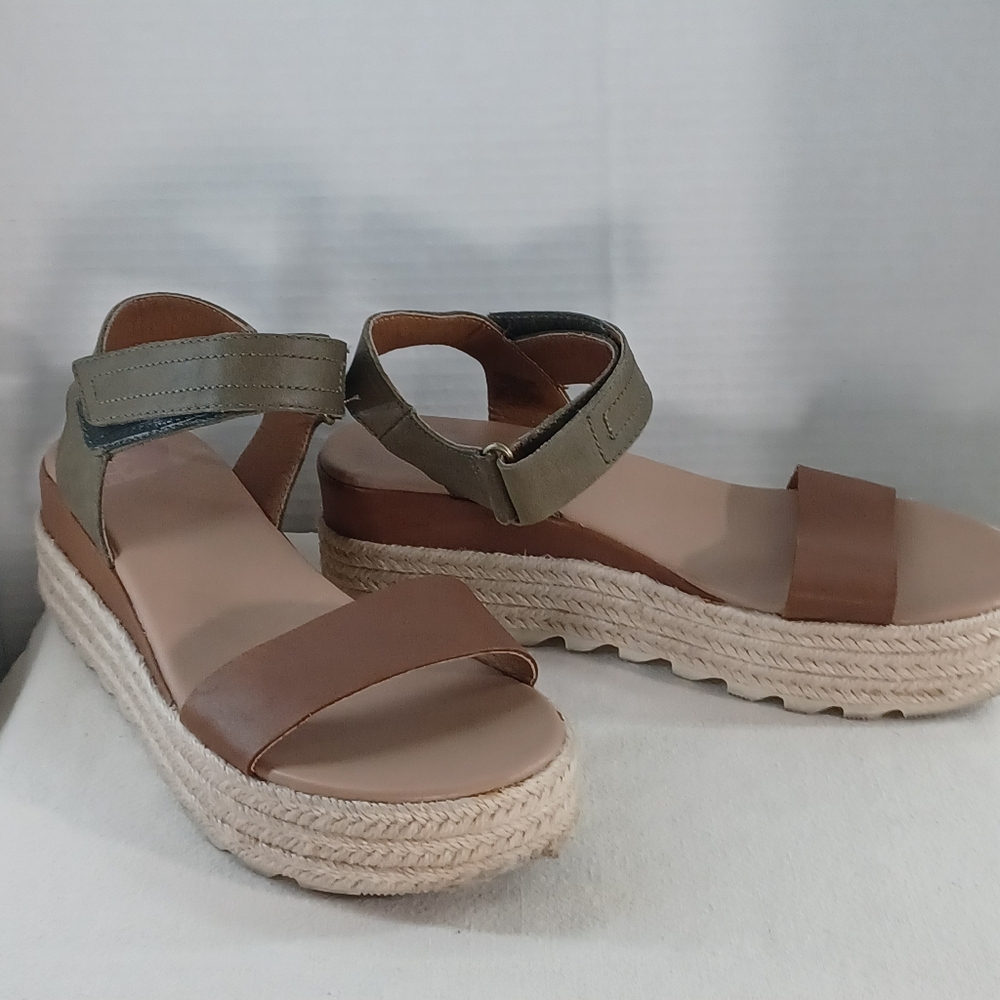 Sorel, Cameron Flatform Espadrille sandals in brown and green leather. Sz 8.5